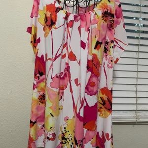 Beautiful floral top 👚💗🌸